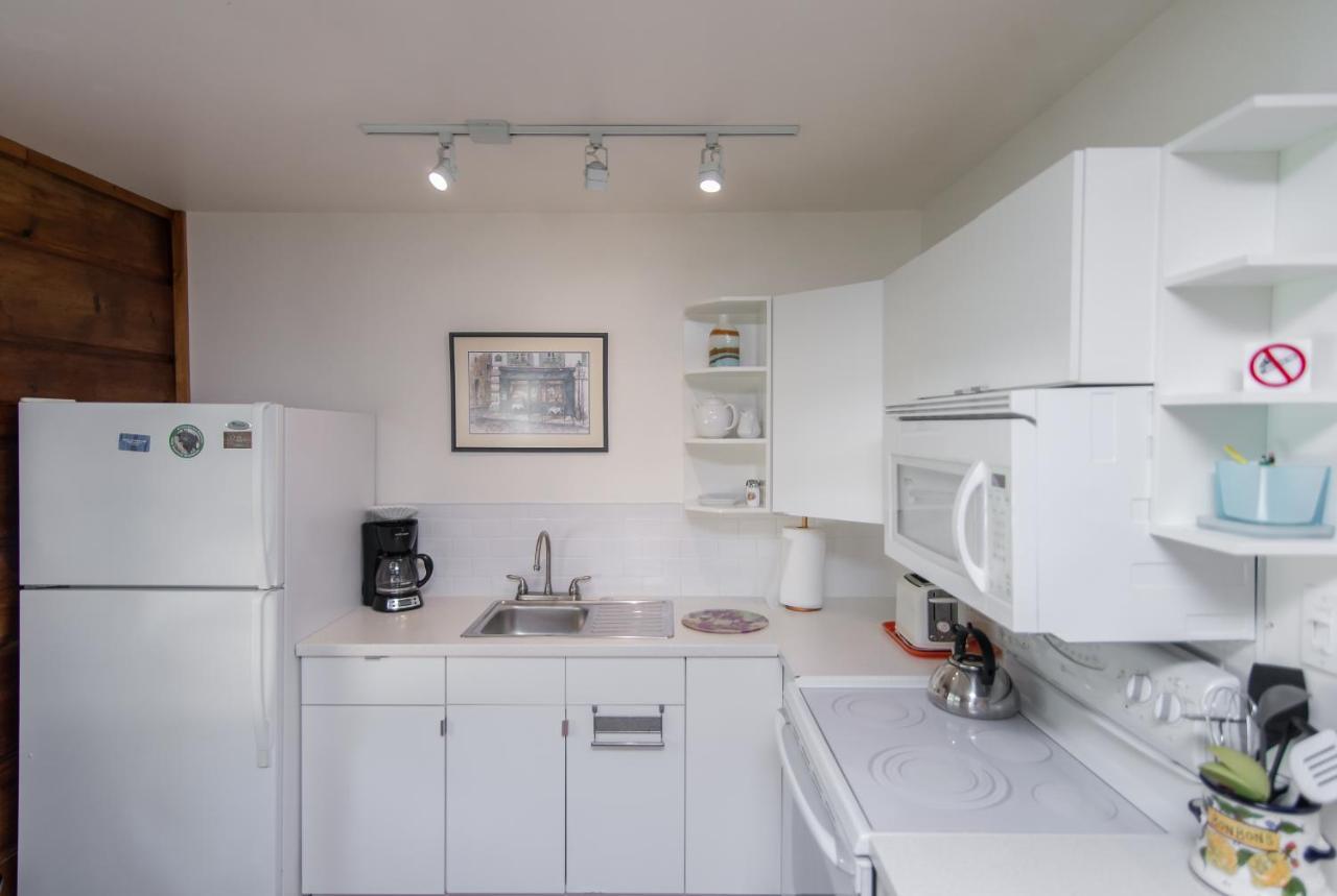 Bye The Bay Bed And Breakfast Ridgetown Экстерьер фото